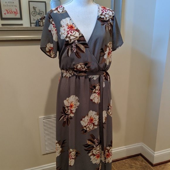 stevie & Company Dresses & Skirts - Wrap Style Blue/Grey Floral dress